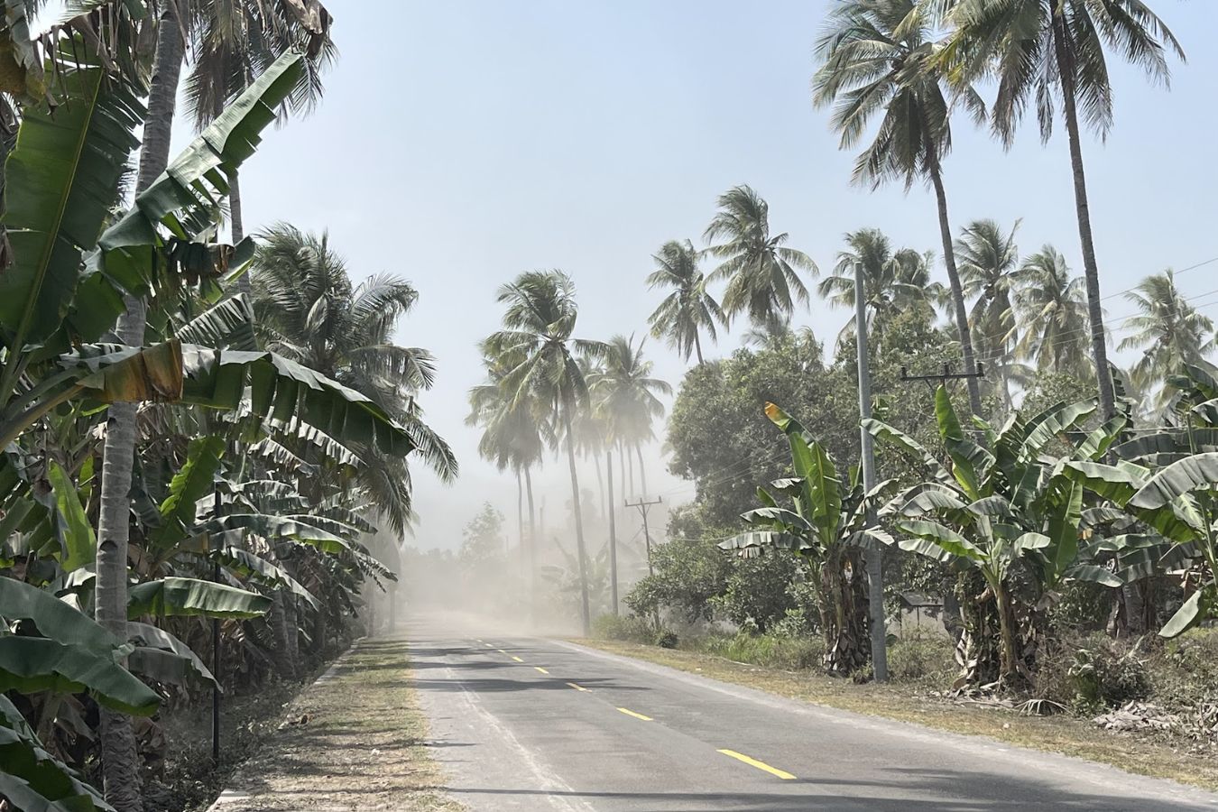 Dusty road conditions in East Flores