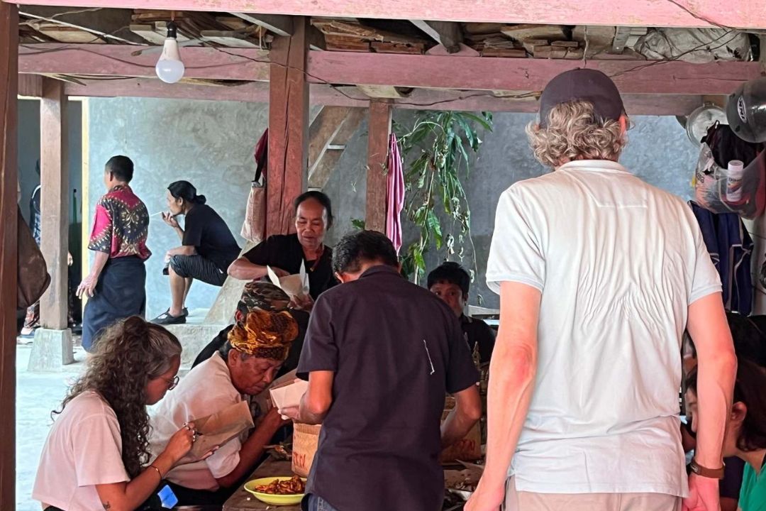 meals offered by host family during rambu solo