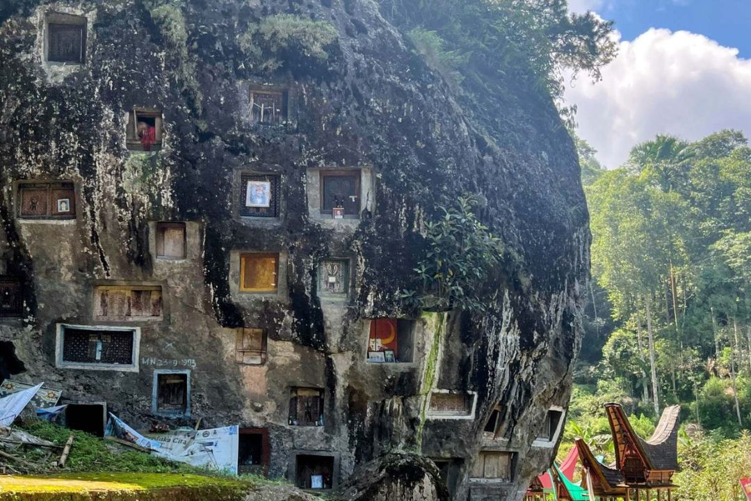 tomb in loko mata highland